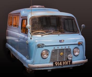Standard Atlas Van